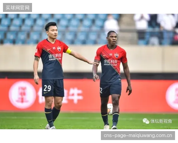 门兴防线前提幅度过大，频繁引发VAR关于越位判罚的介入审查。